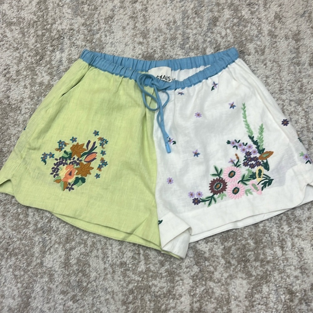 ALÉMAIS
Willa embroidered linen shorts